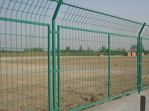 鋼絲網(wǎng)圍墻 鋼絲網(wǎng)圍墻