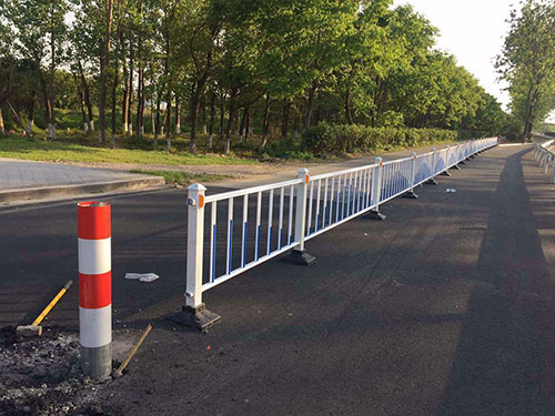 馬路護(hù)欄 馬路護(hù)欄